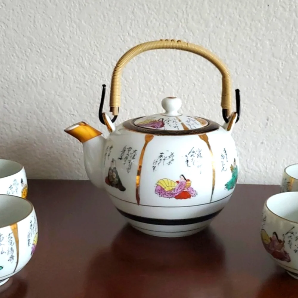 Kutani teapot rattan